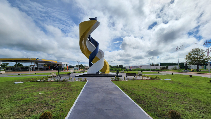 MONUMENTO NA ROTATORIA